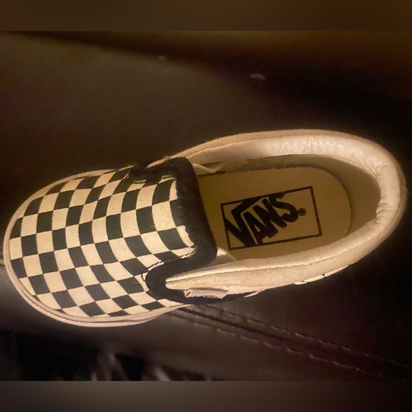 VANS.       Classic  Slip-on-V  Checkerboard - Picture 2 of 3